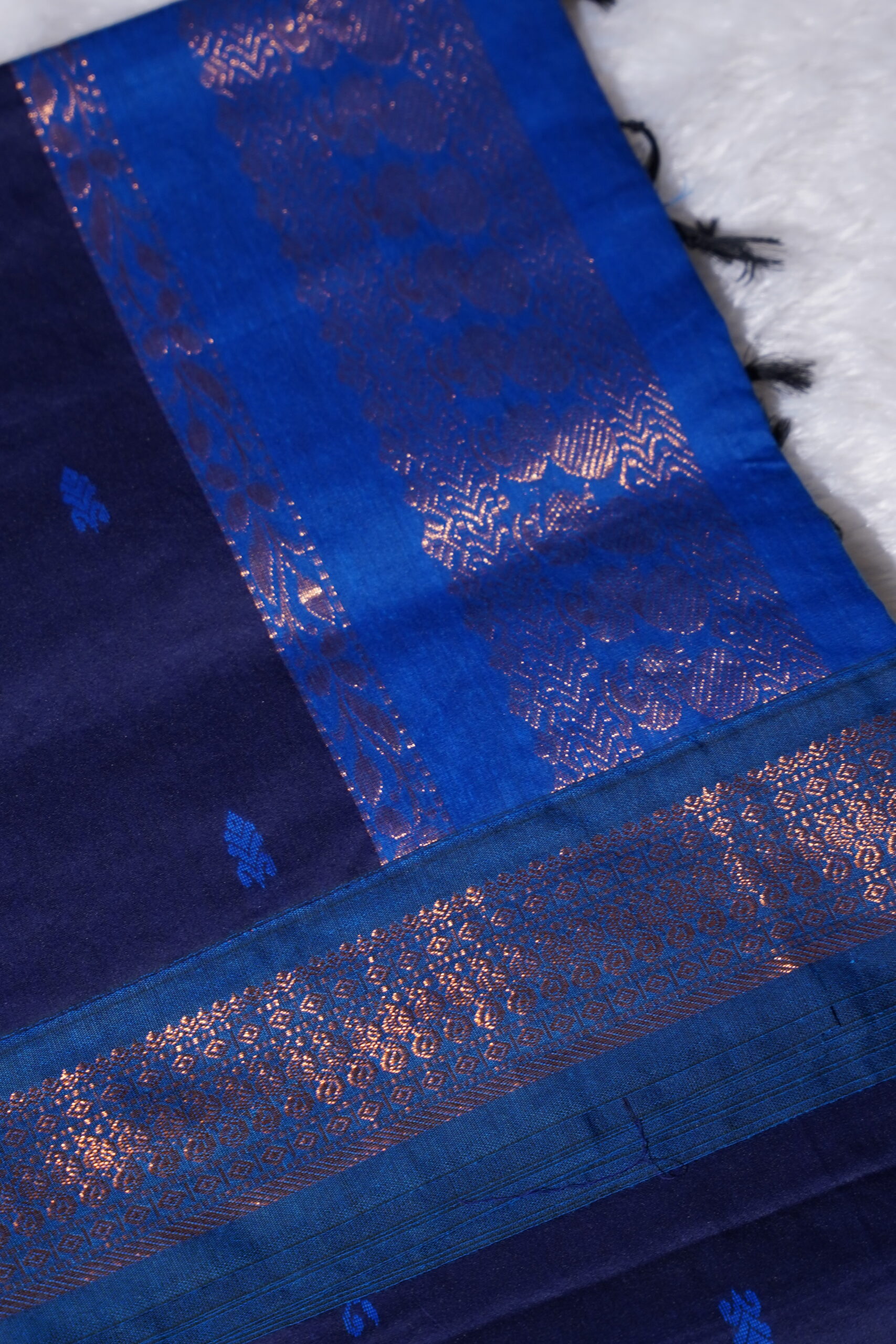 Sanvika - Dual Tone Cotton Silk Saree - Image 2
