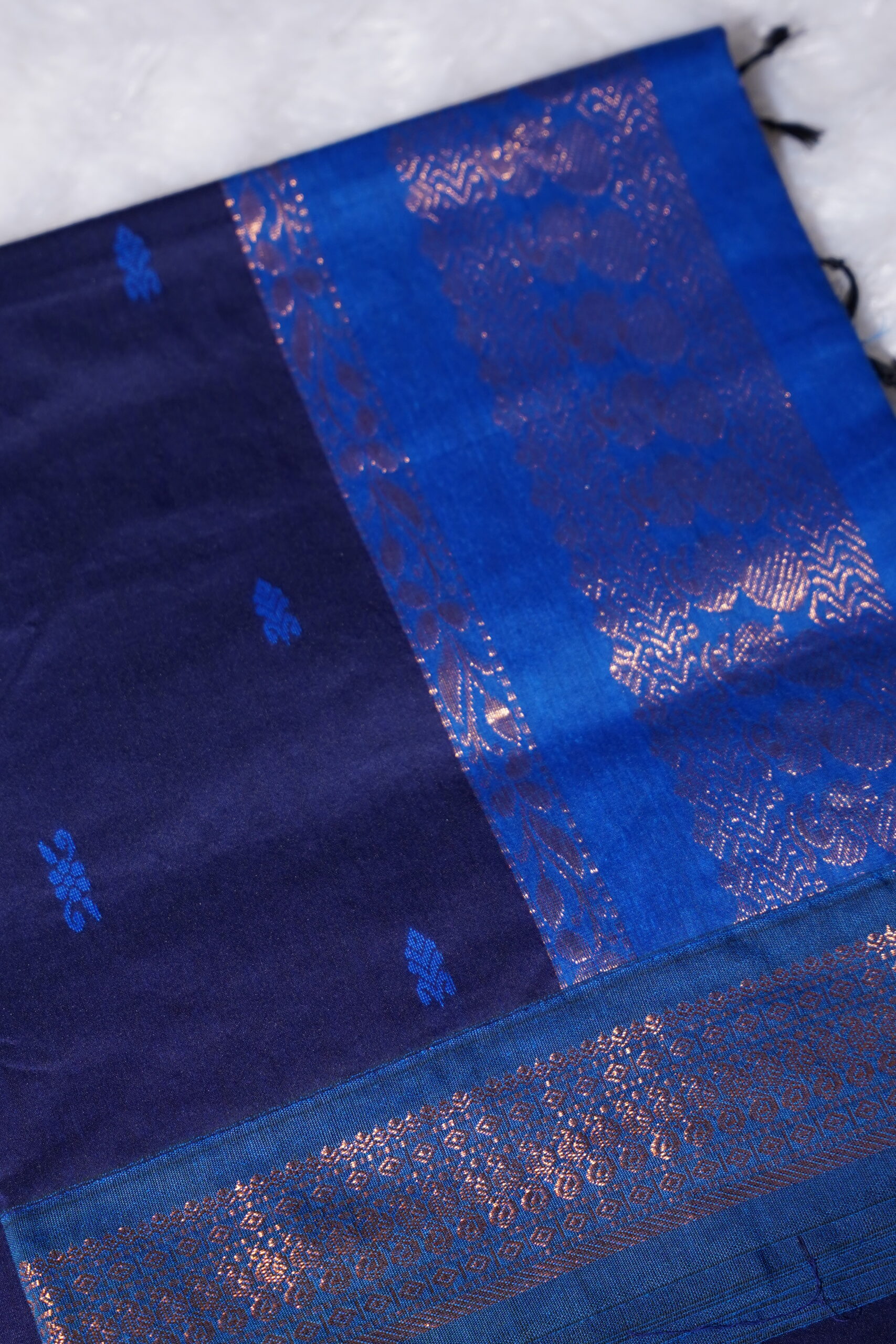 Sanvika - Dual Tone Cotton Silk Saree - Image 4