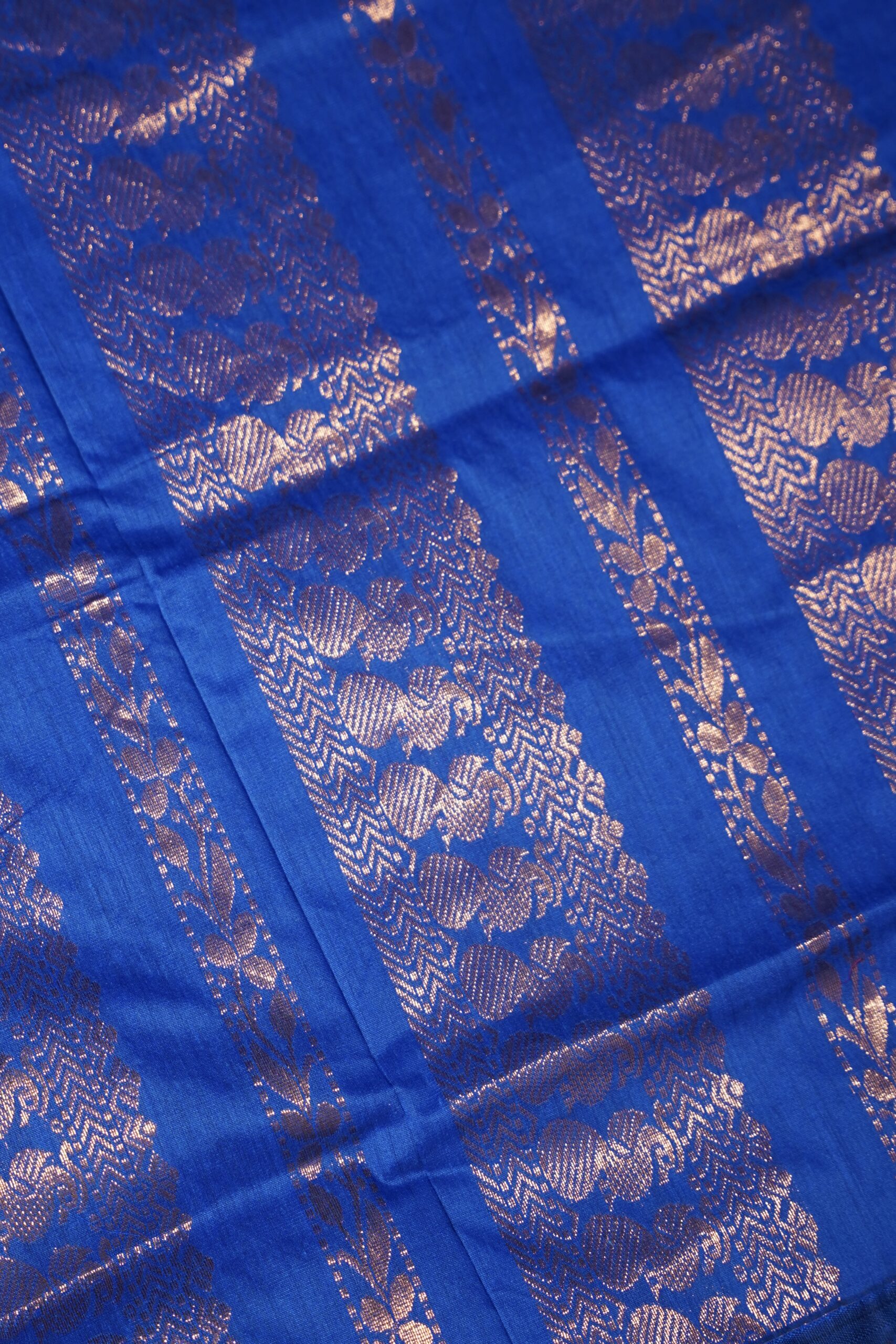 Sanvika - Dual Tone Cotton Silk Saree - Image 3